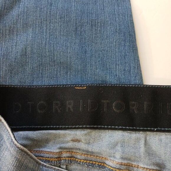 Torrid Womens Bombshell Skinny Jeans Premium Stretch High Rise Med. Wash Size 24 - Picture 7 of 9